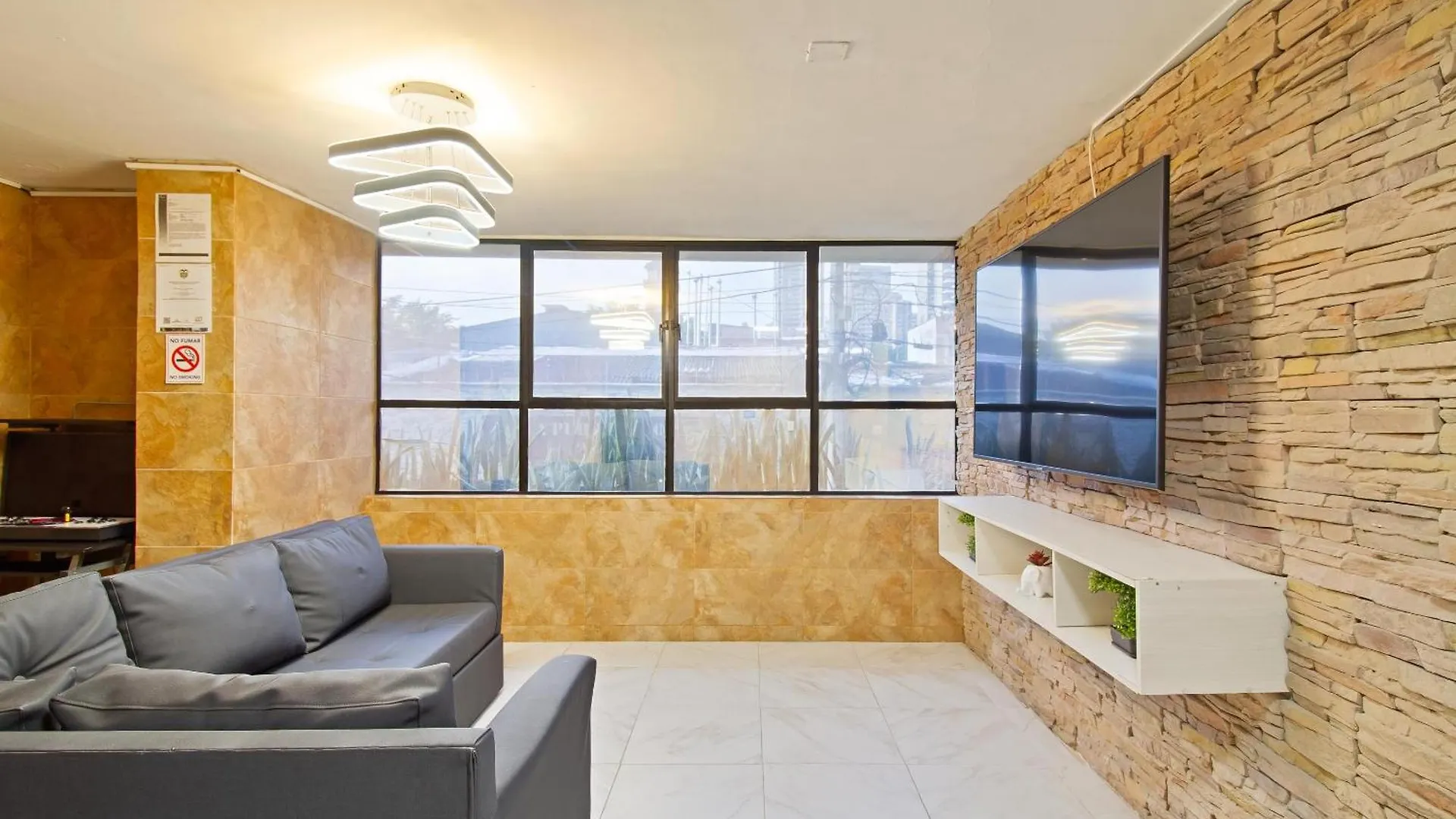5 Bedroom - 1 Block From Lleras - P2 Medellín Lejlighed