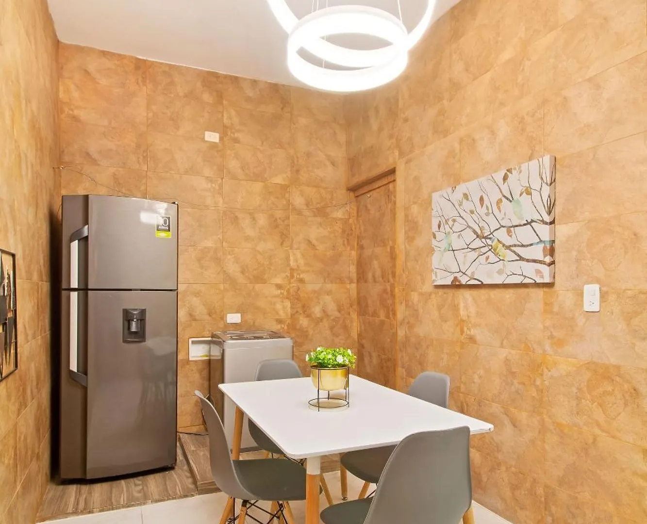 5 Bedroom - 1 Block From Lleras - P2 Medellín 0*,  Colombia