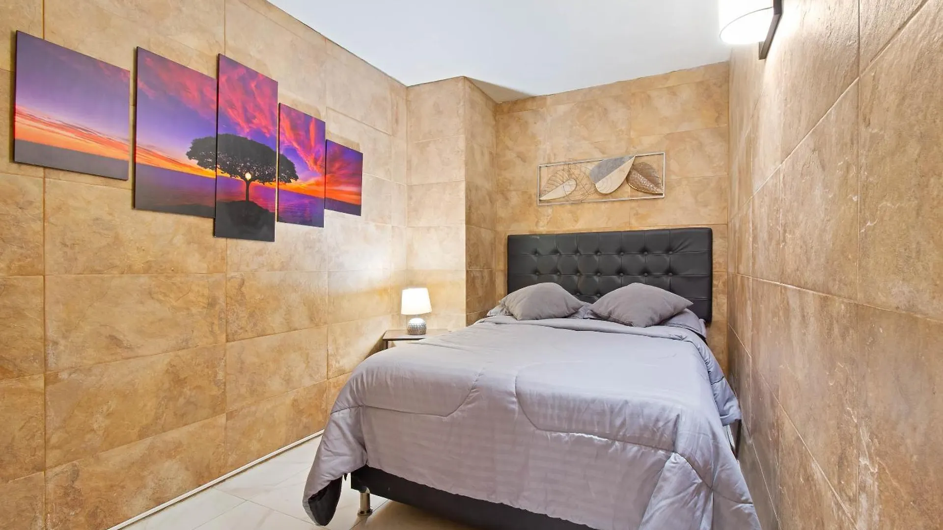 5 Bedroom - 1 Block From Lleras - P2 Medellín Colombia
