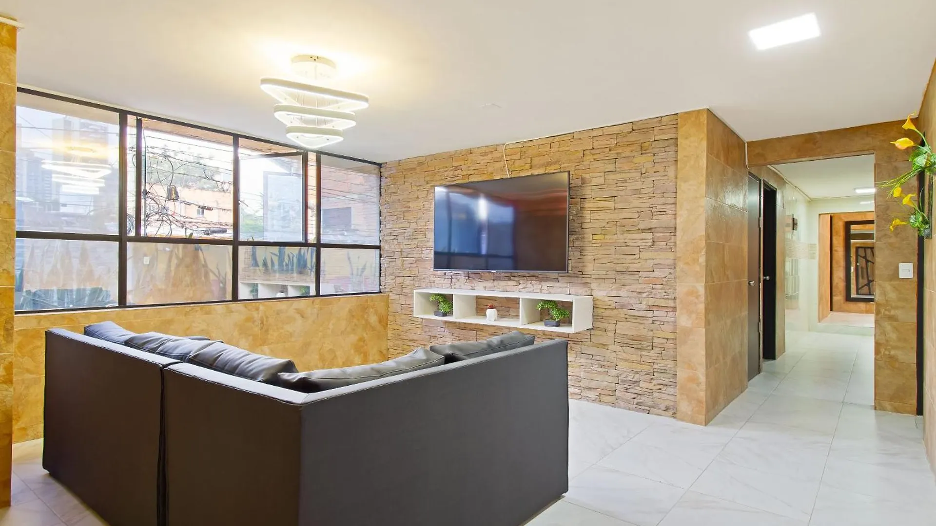5 Bedroom - 1 Block From Lleras - P2 Medellín