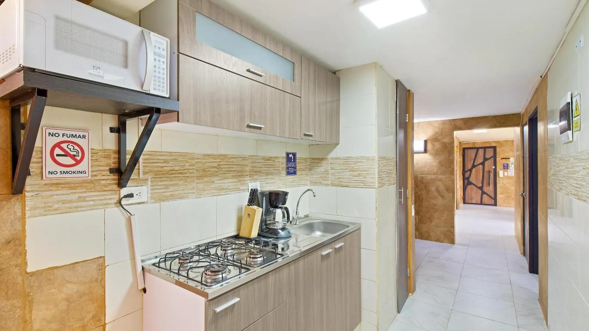5 Bedroom - 1 Block From Lleras - P2 메딜린 아파트