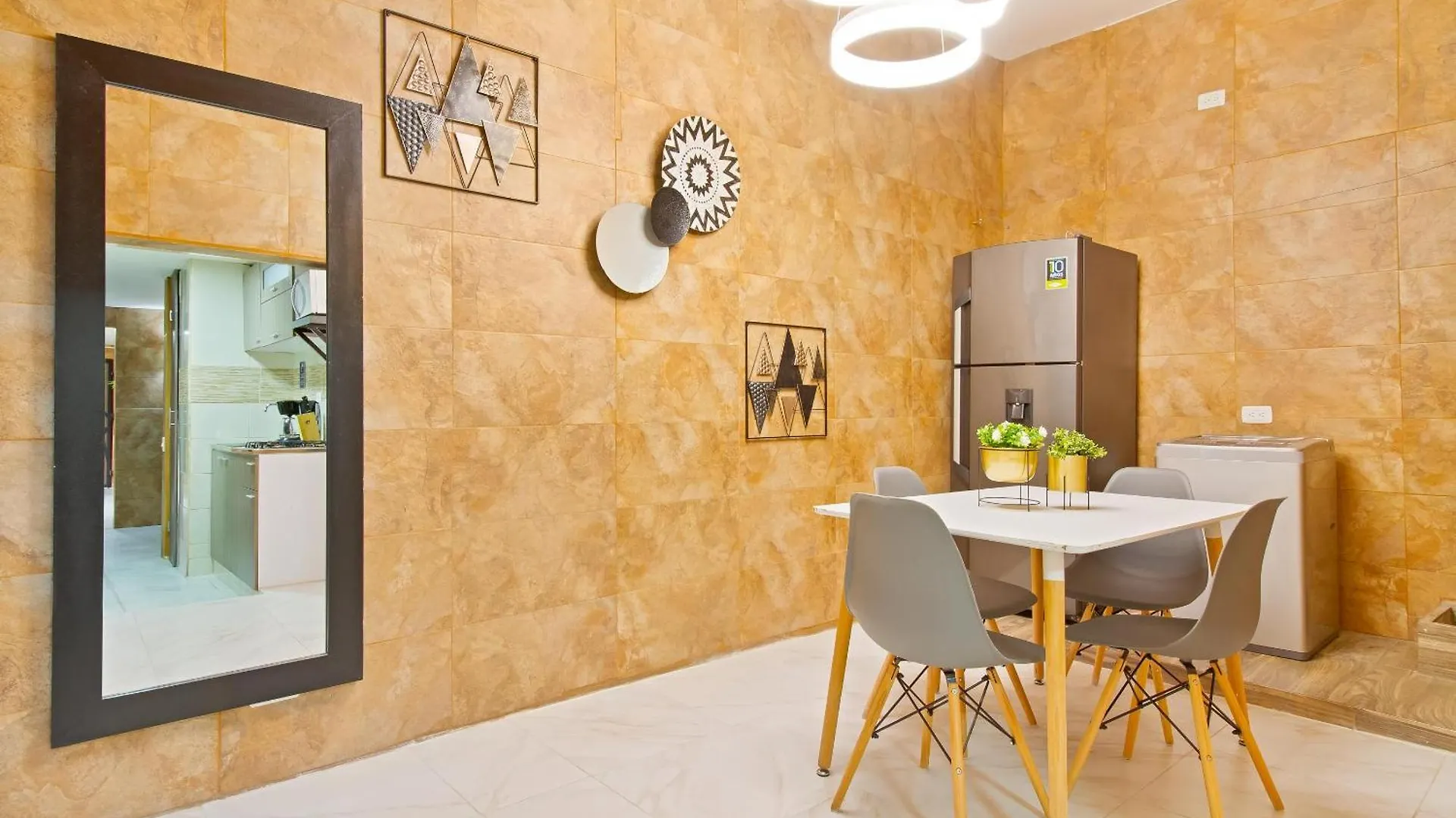 5 Bedroom - 1 Block From Lleras - P2 메딜린 0*,