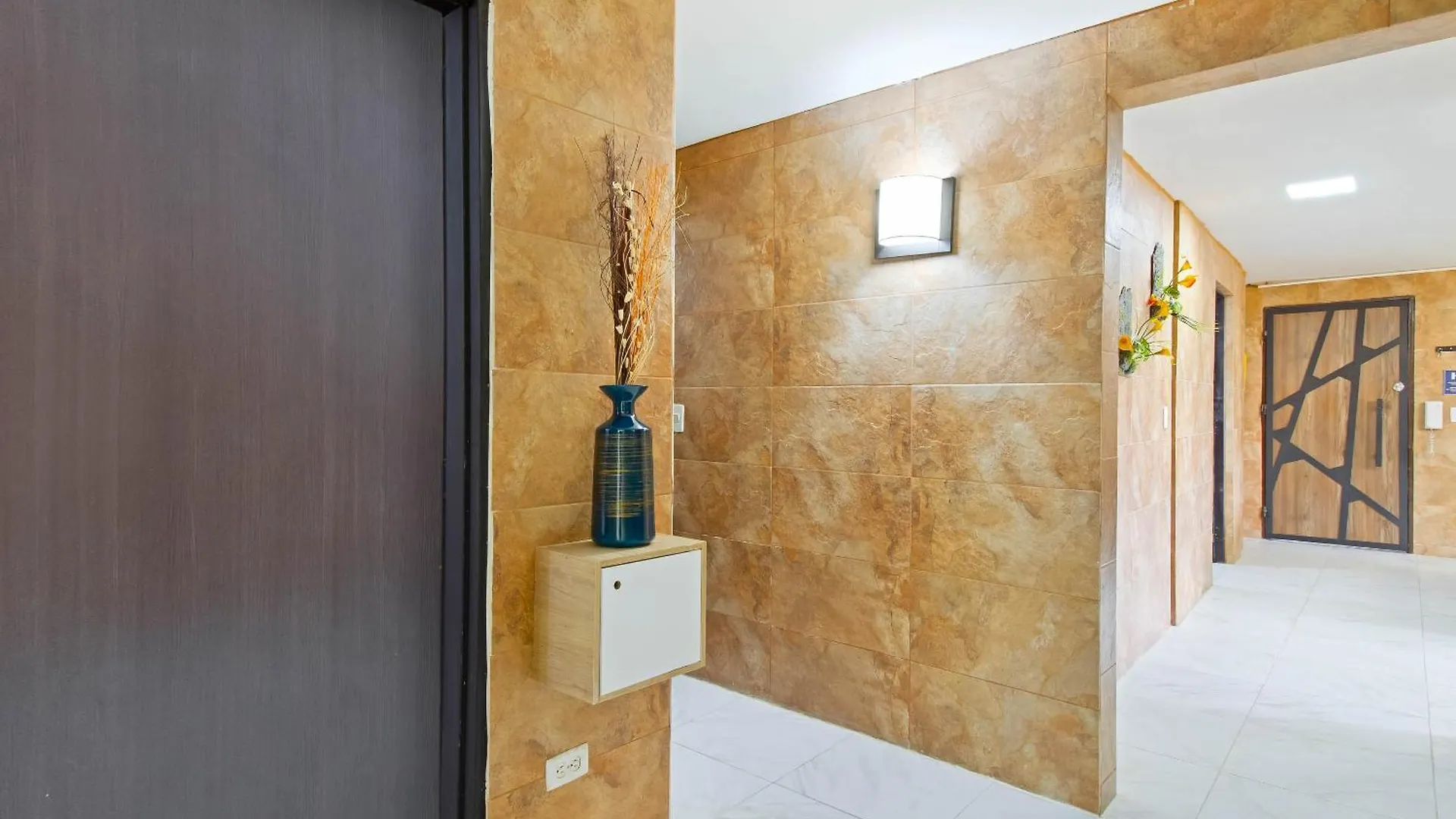 아파트 5 Bedroom - 1 Block From Lleras - P2 메딜린